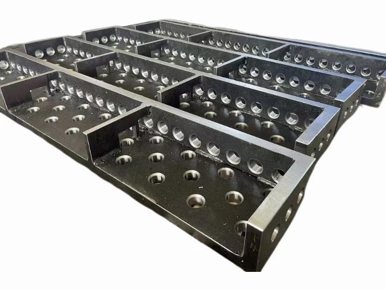 Какво наистина прави най-добрия плот за заваряване на маса от стомана или чугун